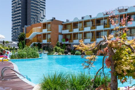 Несебър Бийч