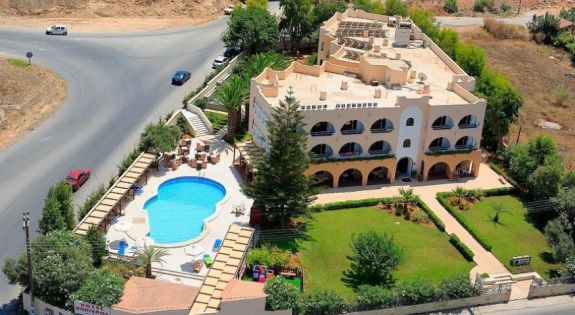KARTEROS HOTEL